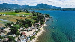 Wamenpar dorong penataan Pantai Bulbul, destinasi unik di Danau Toba dengan pasir putih asli. (Foto: Kemenpar)