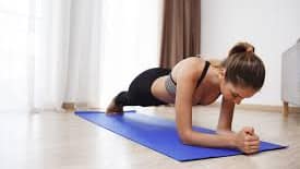 Gerakan fitness yang bisa dilakukan dirumah. (Foto: Istimewa)