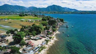 Wamenpar dorong penataan Pantai Bulbul, destinasi unik di Danau Toba dengan pasir putih asli. (Foto: Kemenpar)