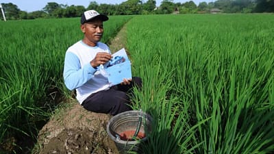 Petani di Karawang yang berkesempatan mendapat undangan menghadiri peringatan Detik-Detik Proklamasi Kemerdekaan Republik Indonesia ke-80 (Foto: BPMI Setpres)